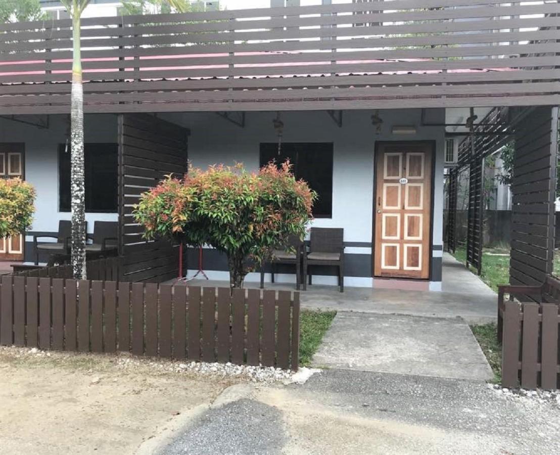 Adina Drive-In Motel Cenang - Managed By Shell Out Resort Pantai Cenang  Ngoại thất bức ảnh