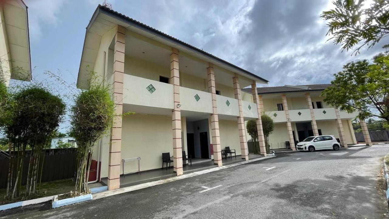 Adina Drive-In Motel Cenang - Managed By Shell Out Resort Pantai Cenang  Ngoại thất bức ảnh